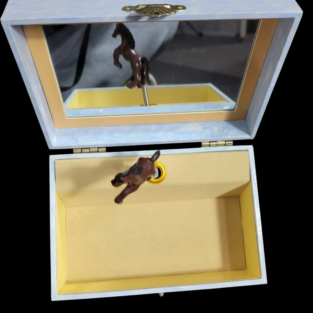 Enchantmints Music Box Horse Ranch Trinkets Jewelry Treasure Kentucky Country